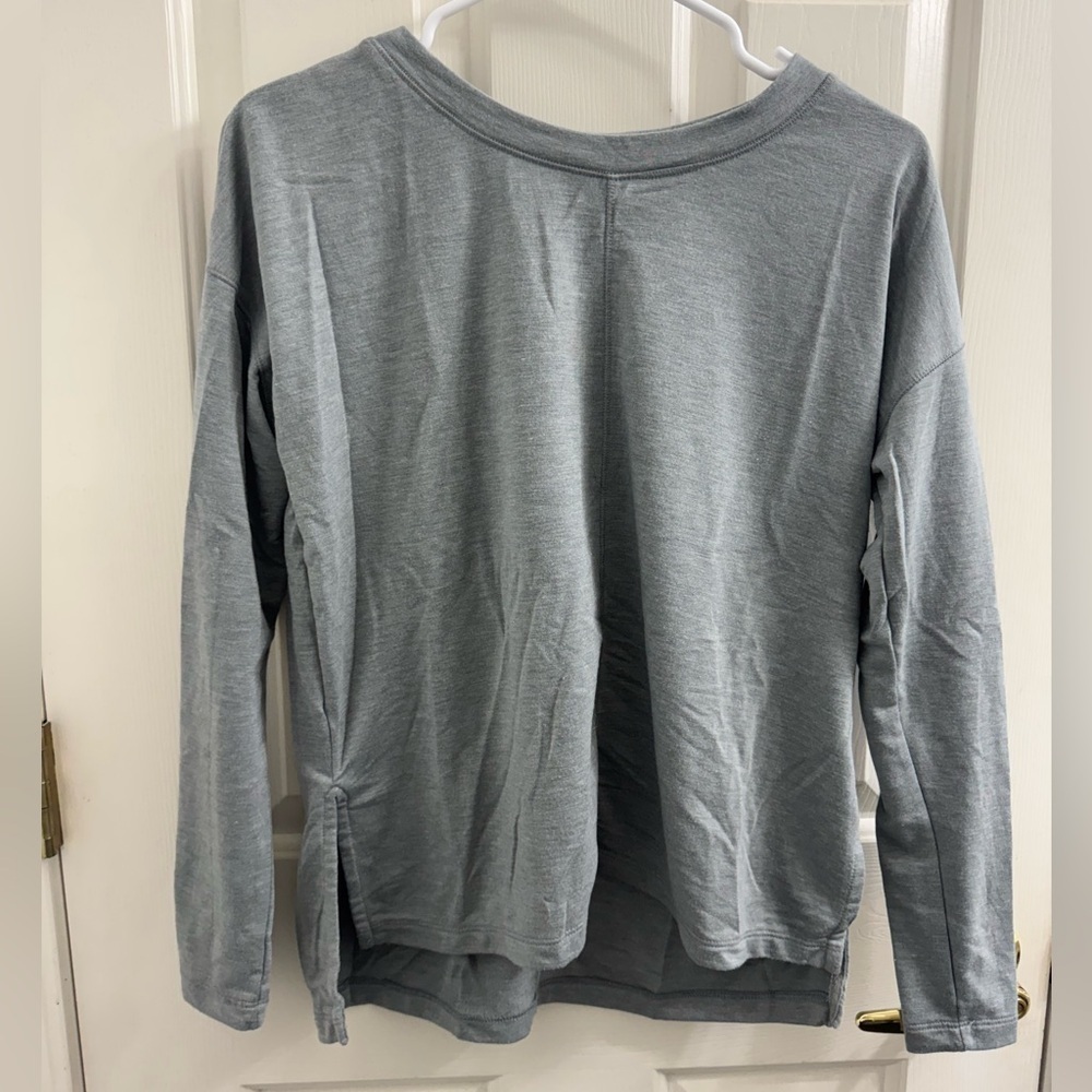 Old Navy Active Heather Gray long sleeve Top